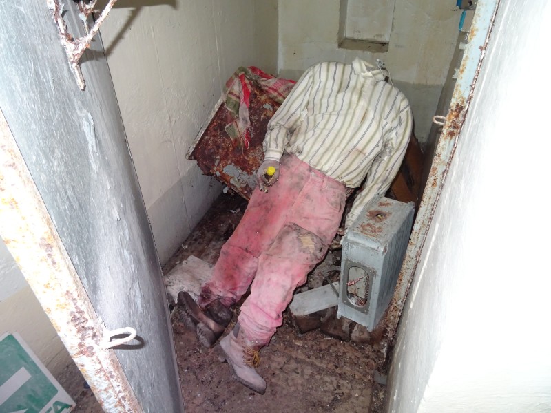 - 51 - Keška v rozlehlém bunkru... a jak na ni... Najdi mrtvolu, najdeš kešku (Itálie).jpg